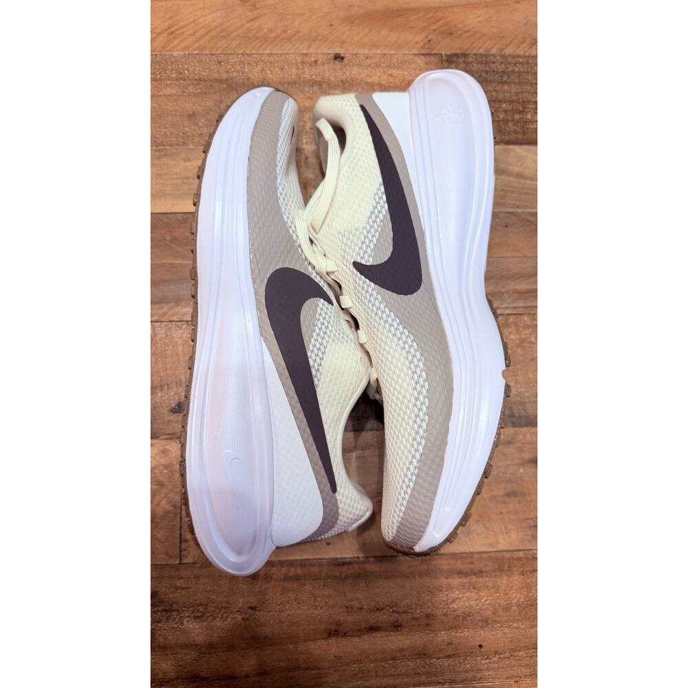 Size 9 - Nike Revolution 8 Wide Black White